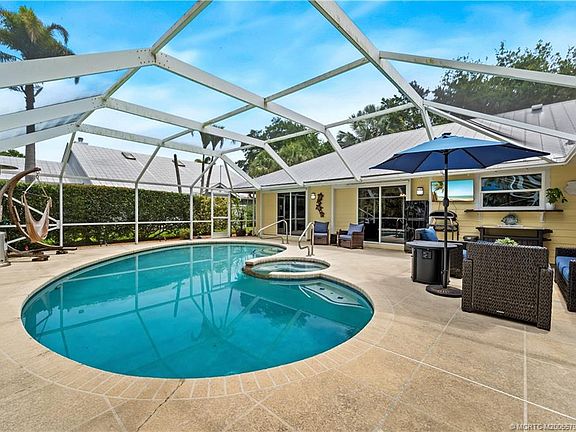 3rd image of 972 SW Hunt Club Cir