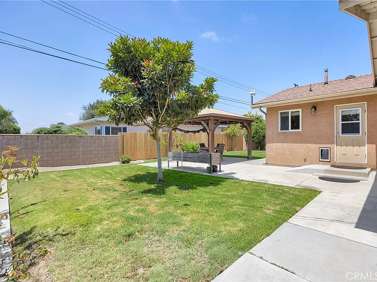 1521 S Dallas Dr — Photo 16