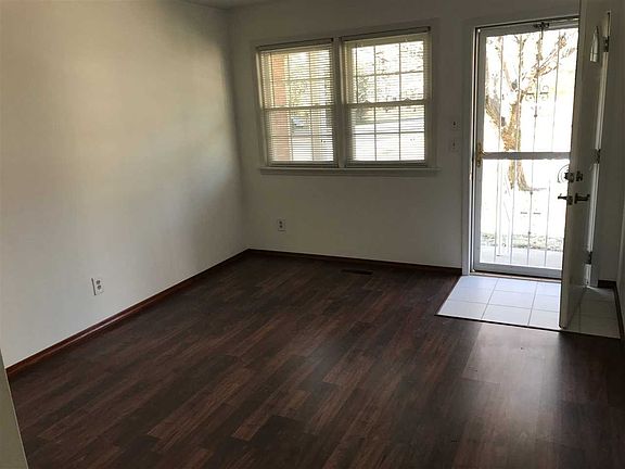 2nd image of 1001 N Fairlawn West Cir