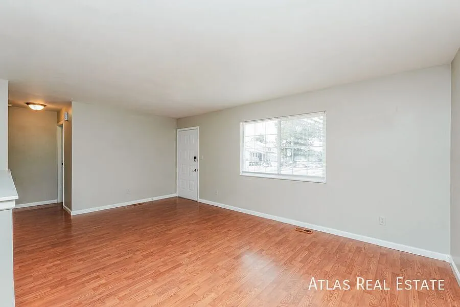 Coming Soon! || Spacious 4 Bedrooms 2 Bathrooms Ranch With A/C! — Photo 4
