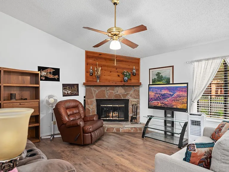 107 Niblic Ct — Photo 4