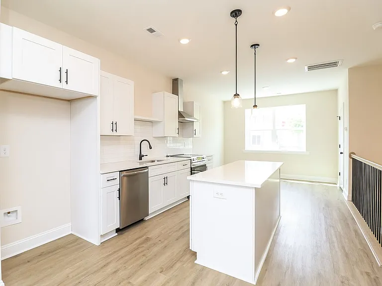 546 Beatties Ford Rd — Photo 2