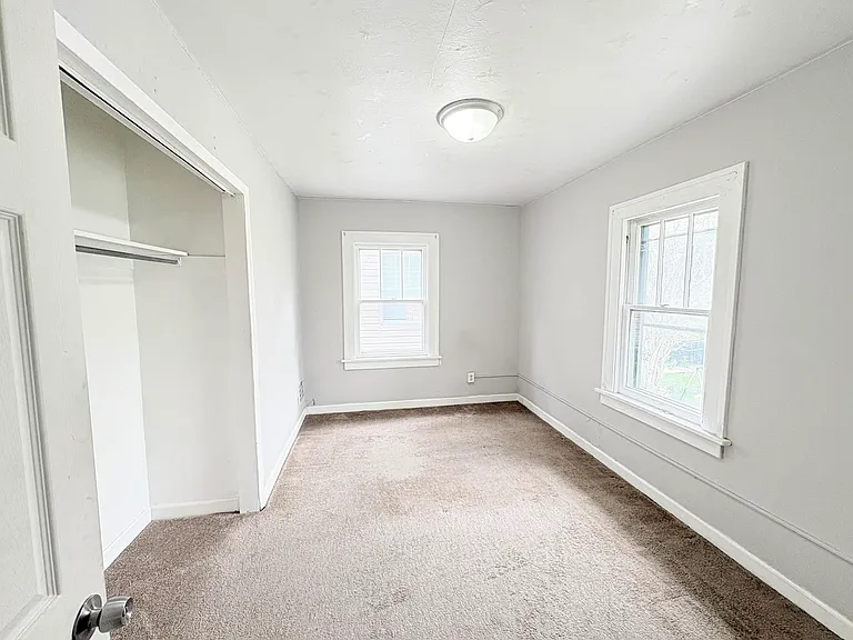 1019 Booth Ave — Photo 7