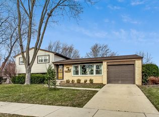 2320 N Huron St, Arlington Heights, IL 60004