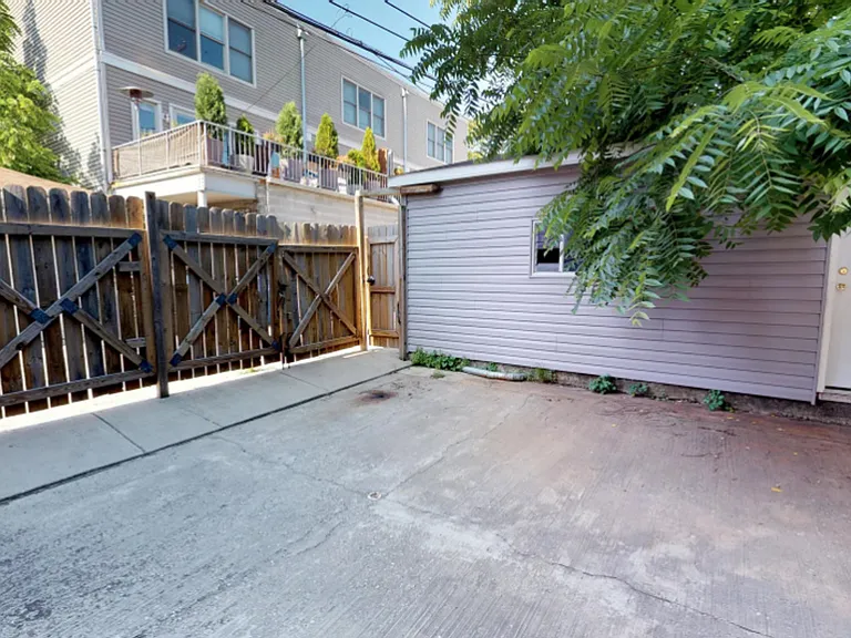 3414 N Seeley Ave — Photo 16