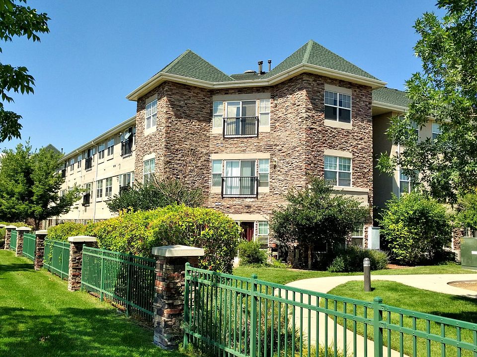 Westerly face of Connections at 6th, pre-renovations. Shows fence around property from 6th Avenue proper, and Juliet balconies.