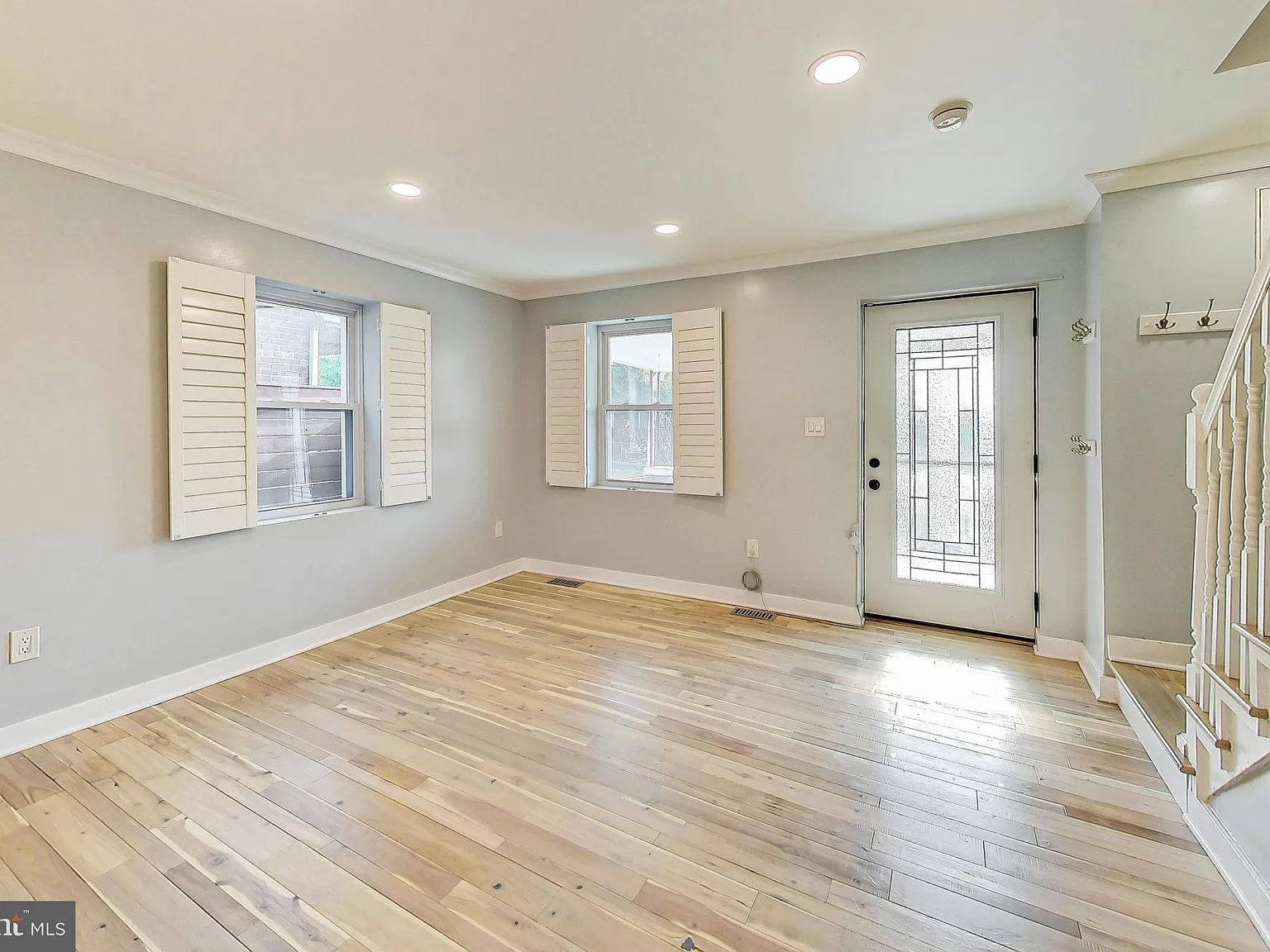 3 bed, 2.0 bath, 1200 sqft, $3,200 — Photo 4