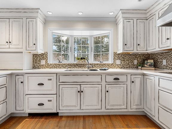 4th image of 220 Dover Point Road