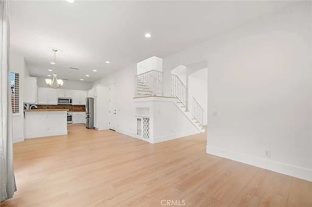 3 bed, 2.5 bath, 2139 sqft, $5,800 — Photo 2