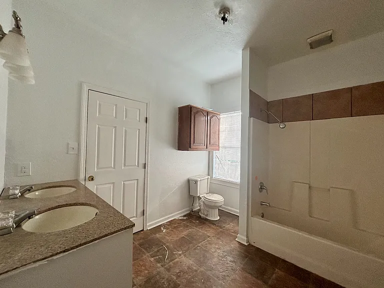 3410 Sealy St — Photo 10