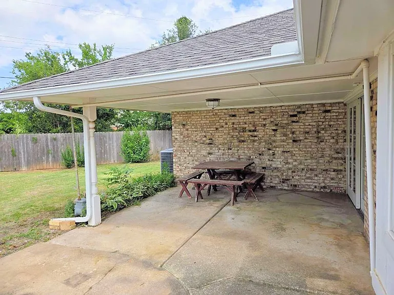4705 NW 75th St — Photo 27