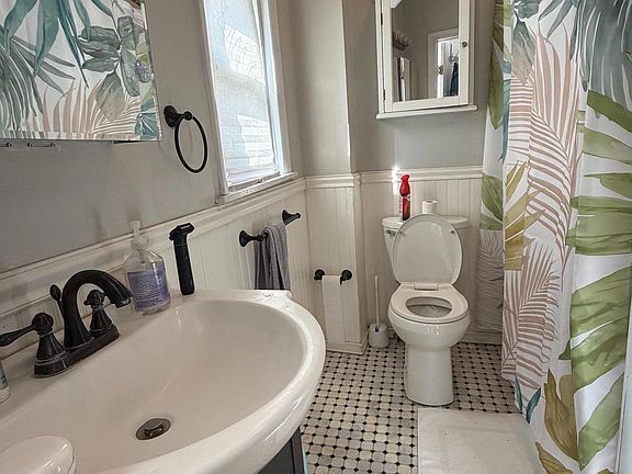 5th image of 2034 Chestnut St APT 2R