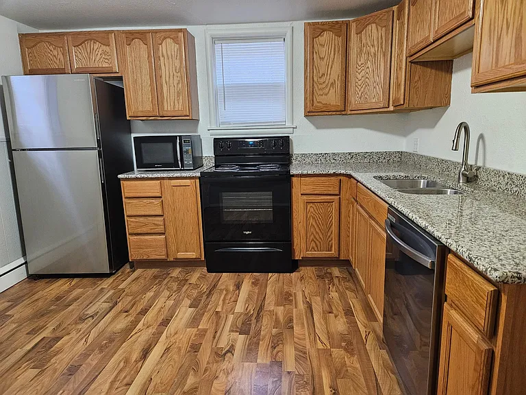 716 N 15th St — Photo 3