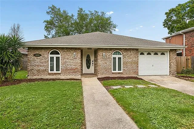 3 bed, 2.0 bath, 1700 sqft, $2,800 — Photo 2