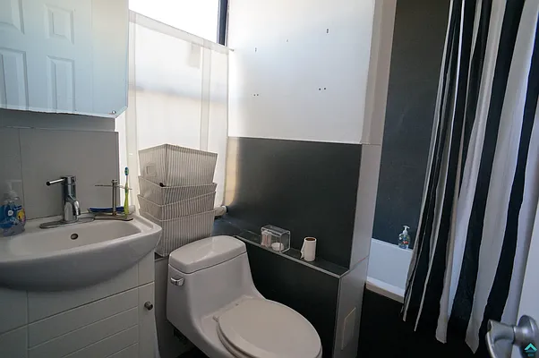 Rented by EXR | media 9