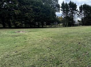 3036 Samples Rd, Louisville, TN 37777