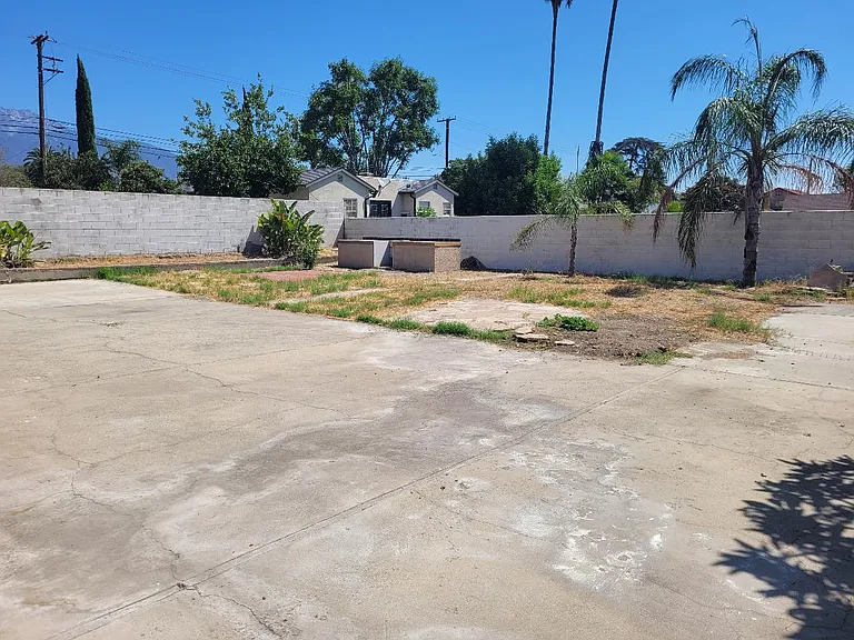 8525 Vinmar Ave — Photo 14