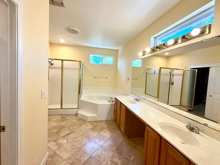 497 Williams St — Photo 36