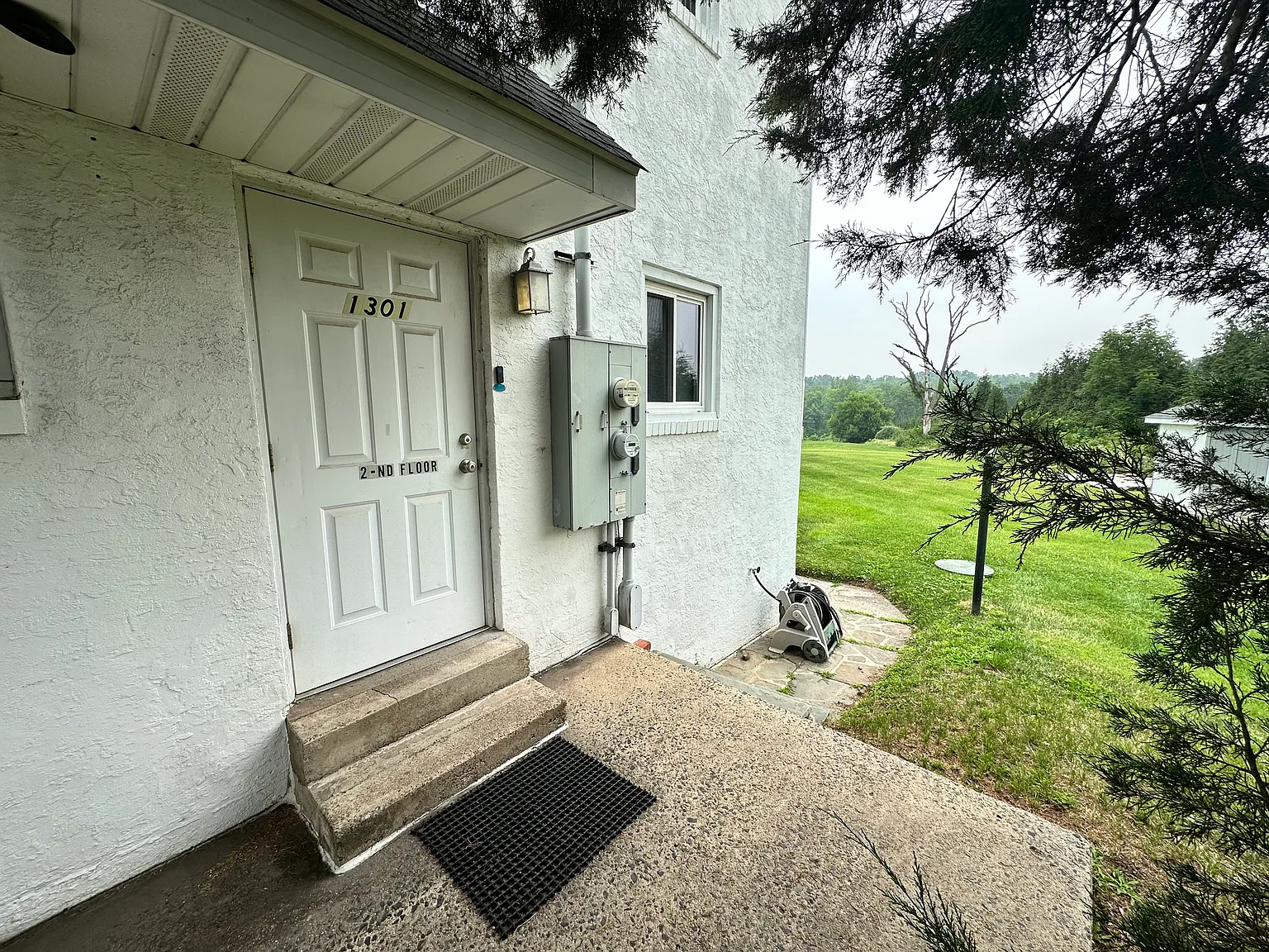 2 bed, 1050 sqft, $1,800 — Photo 2