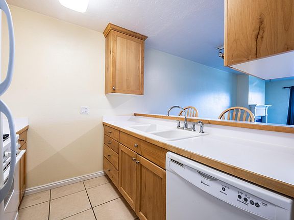 4th image of 1182 S Foothill Dr APT 524