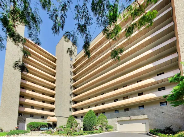 100 Lake Shore Dr APT 801, Michigan City, IN 46360