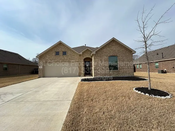 213 Post Oak St, Azle, TX 76020