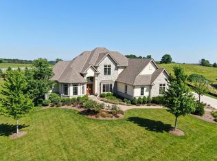 336 Royalstone Ct, Cedarburg, WI 53012