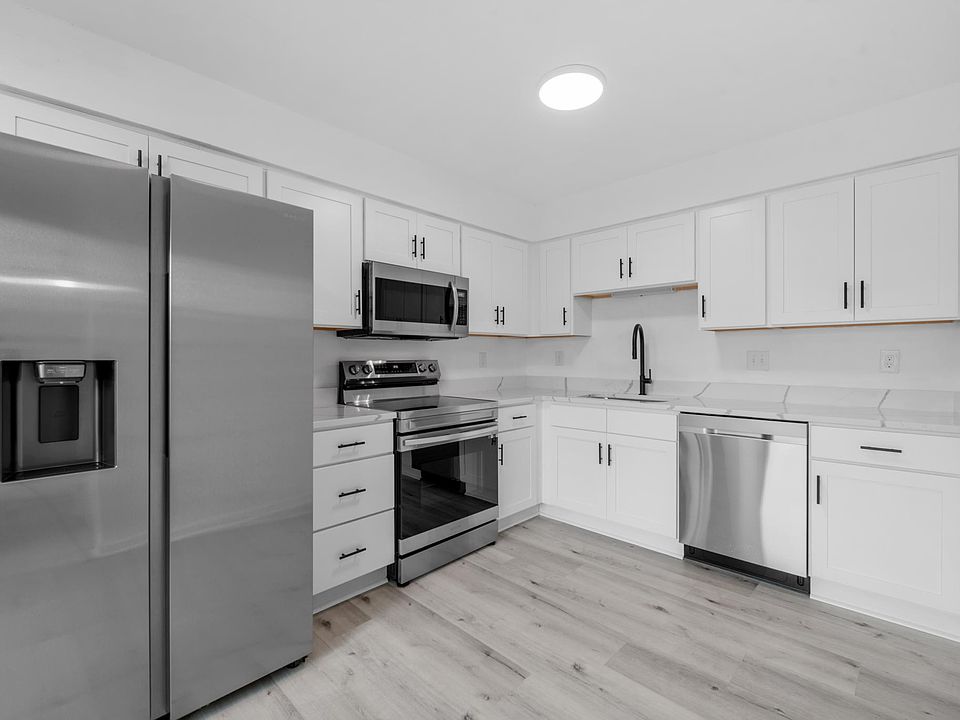 Brand new kitchen with updated Samsung appliances.