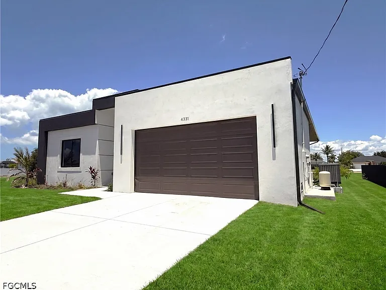 4331 NW 31st Ter — Photo 3