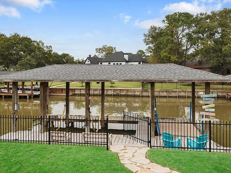 8219 Shoregrove Dr — Photo 28