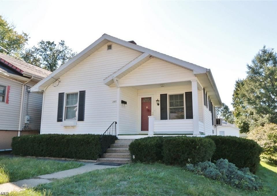 1st image of 2451 Oakwood Ave
