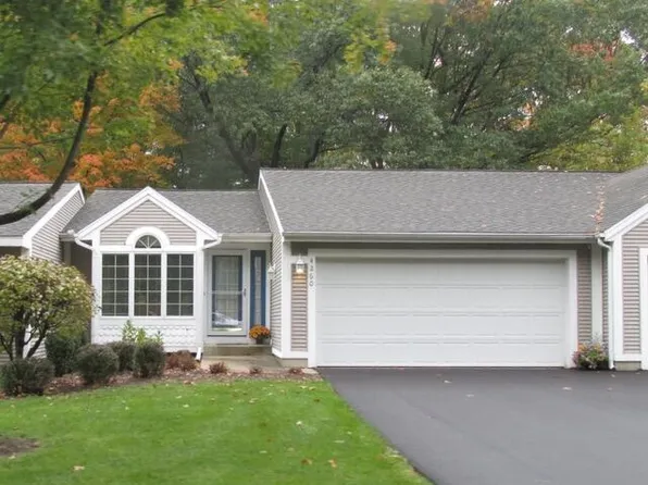 4260 Valley Hollow Dr NE, Grand Rapids, MI 49525
