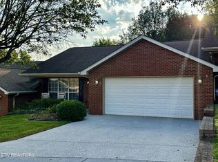 3870 Spyglass Dr, Maryville, TN 37801