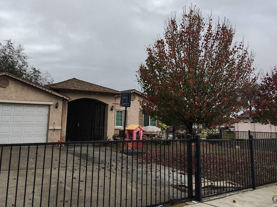 2nd image of 852 N Earlimart Ave