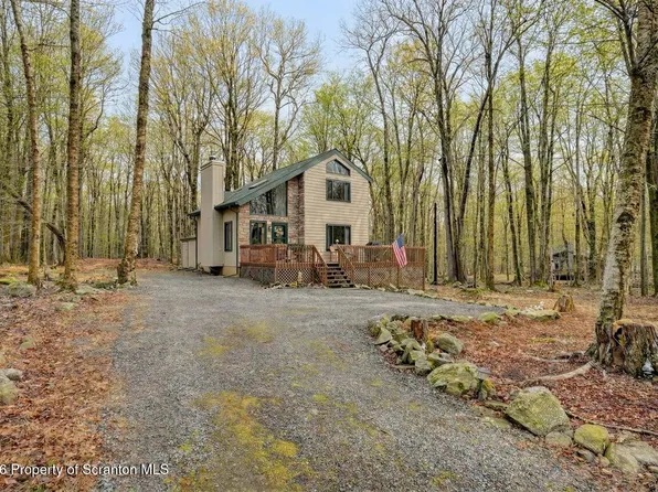 11 Fawn Ct, Gouldsboro, PA 18424