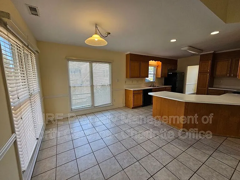 151 Woodfern Pl — Photo 11