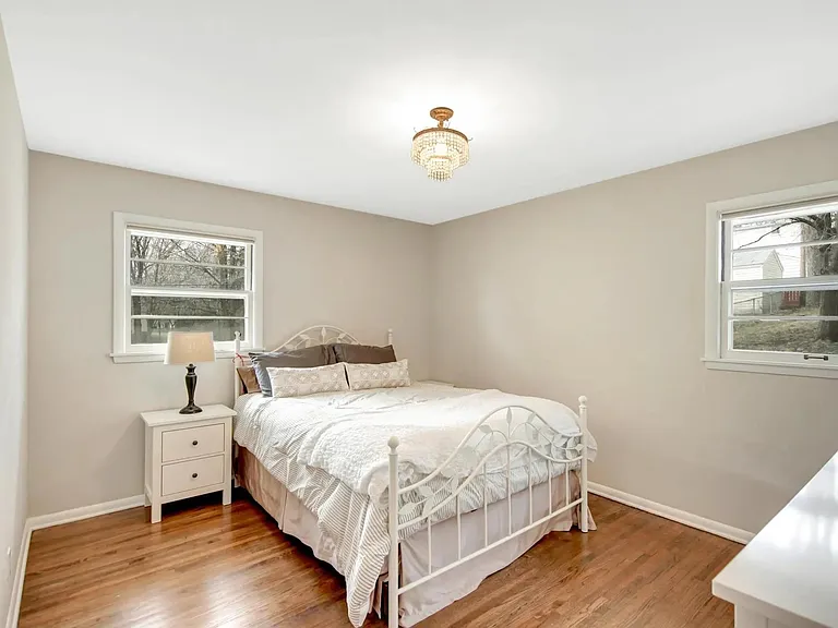 3304 Webster Ave S — Photo 8