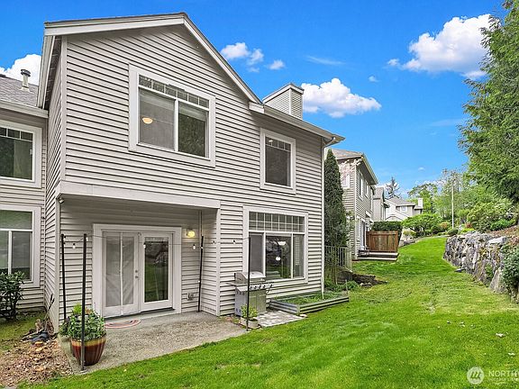 3rd image of 535 S 51st Court