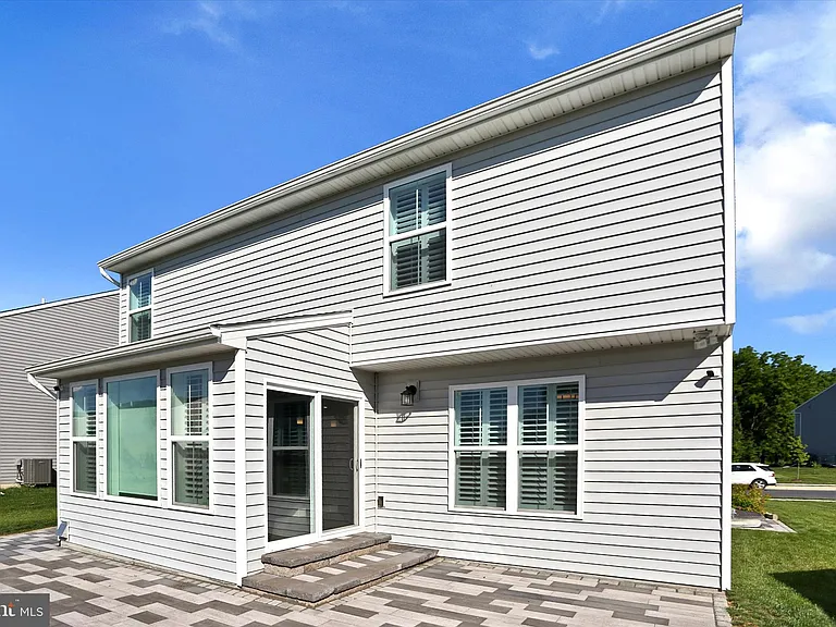 28 Long Bend Dr — Photo 43