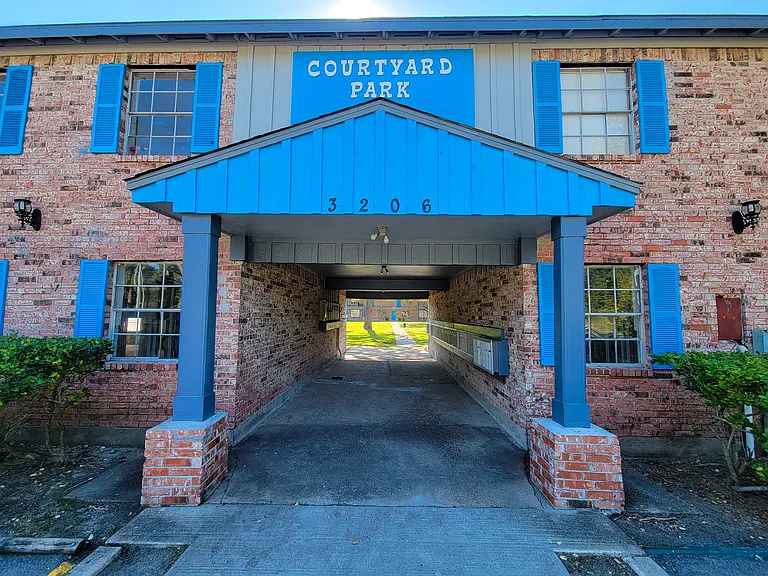 COURTYARD PARK APARTMENTS — Photo 56