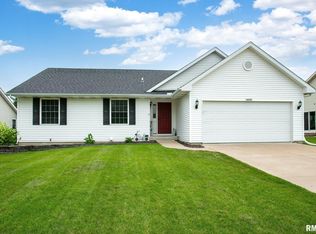 4225 Palm Dr, Bettendorf, IA 52722