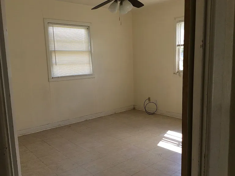208 SE 6th St — Photo 12