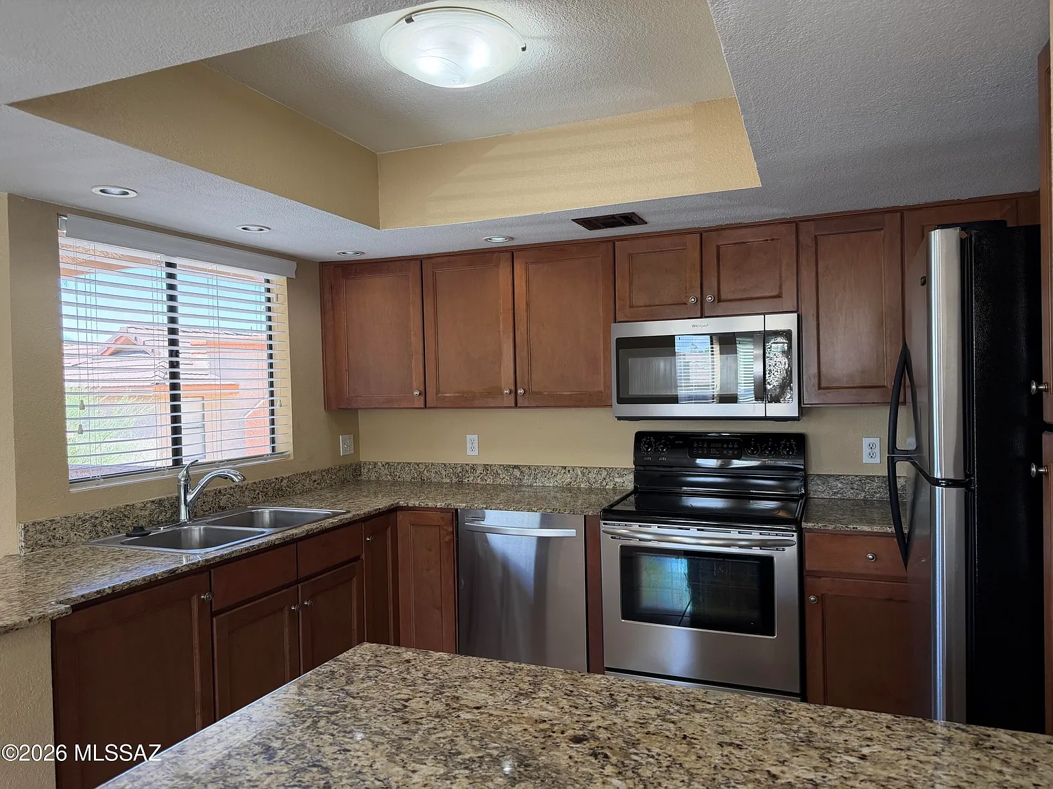 2 bed, 2.0 bath, 965 sqft, $1,475 — Photo 2