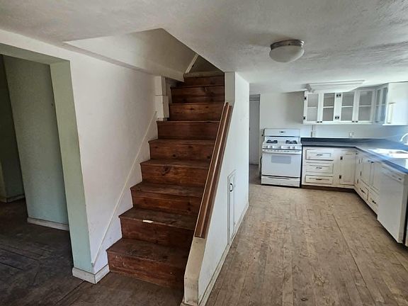 2nd image of 230 W Orchard Park Rd