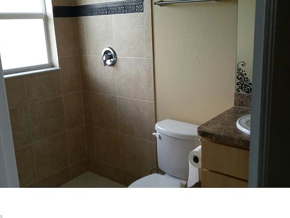 5th image of 2027 Andalusia Blvd