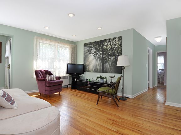 3rd image of 300 S Buckhout St #300