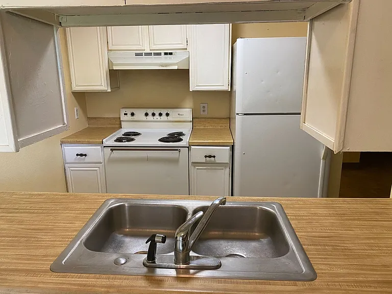 512 E Monroe Dr #C312 — Photo 3