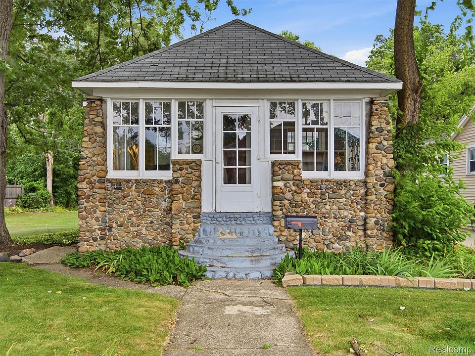 1st image of 305 Renshaw Avenue