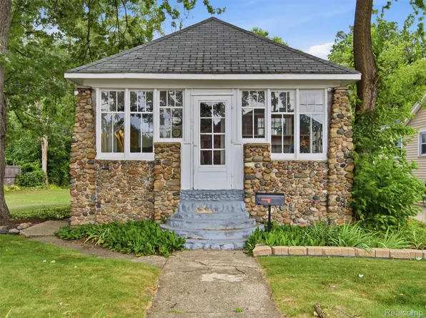 305 Renshaw Ave, Clawson, MI 48017