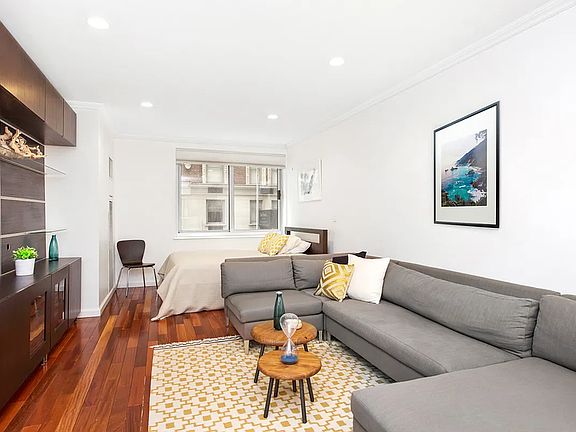 3rd image of 106 Central Park S APT 2E
